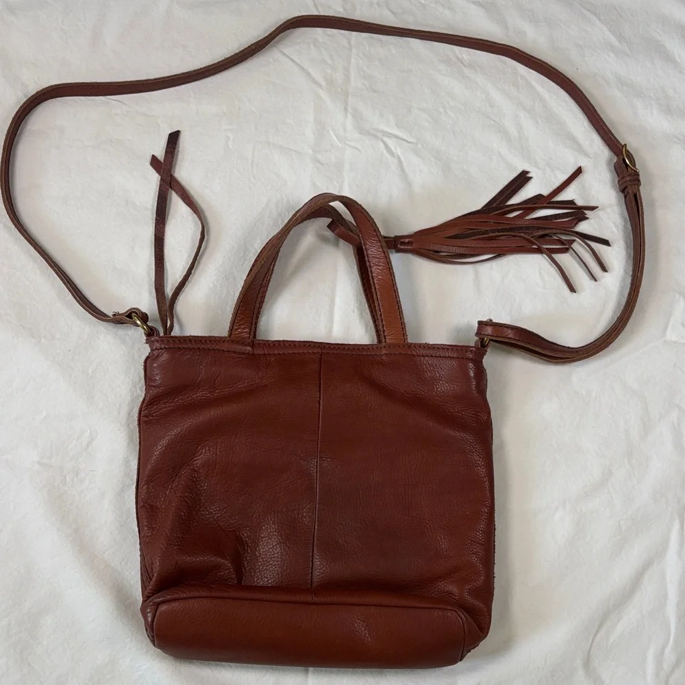 Chic Brown Leather Crossbody Bag with Tassel - Picture 2 of 7